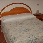 ホテル Triana E Tyche