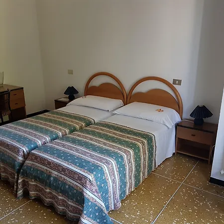 Ξενοδοχείο Triana E Tyche