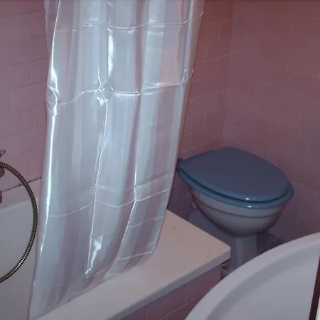 Triana E Tyche סאסו מרקוני