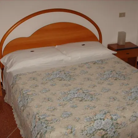 Отель Triana E Tyche