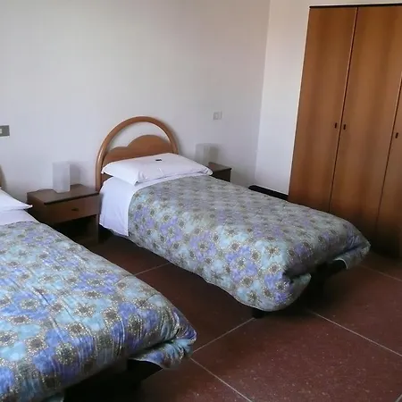 Triana E Tyche סאסו מרקוני